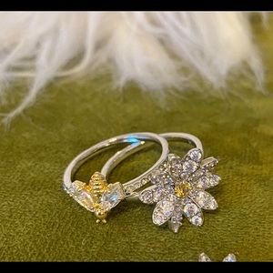 Swarovski flower and bee stacking rings. Size 8